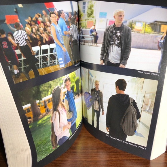 13 Reasons Why Book - Picture 4 of 5